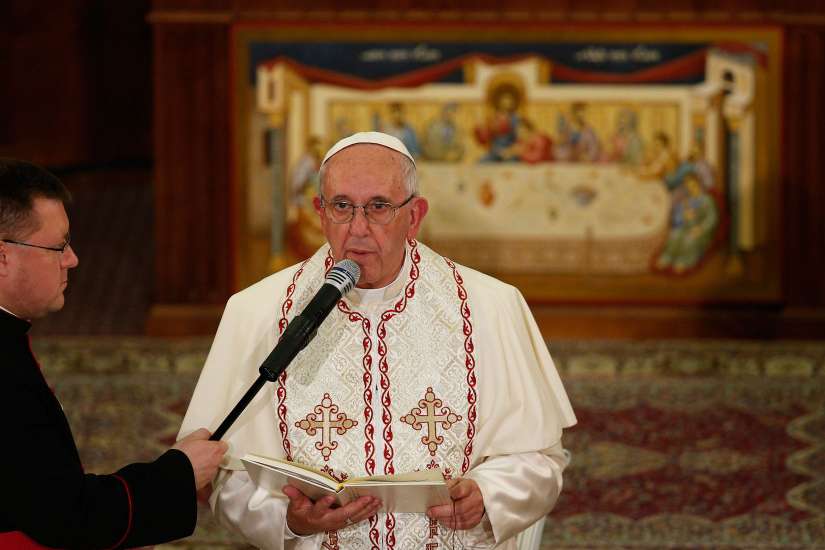 Pope sees 'global war' against marriage, urges church help for couples