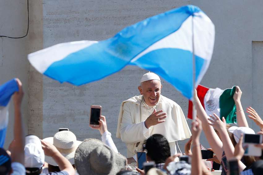 Argentine bishops will ask Pope Francis to visit homeland