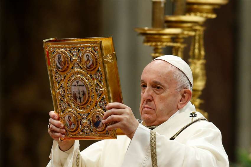 Faith is the worship of God, not oneself, Pope Francis says on Epiphany