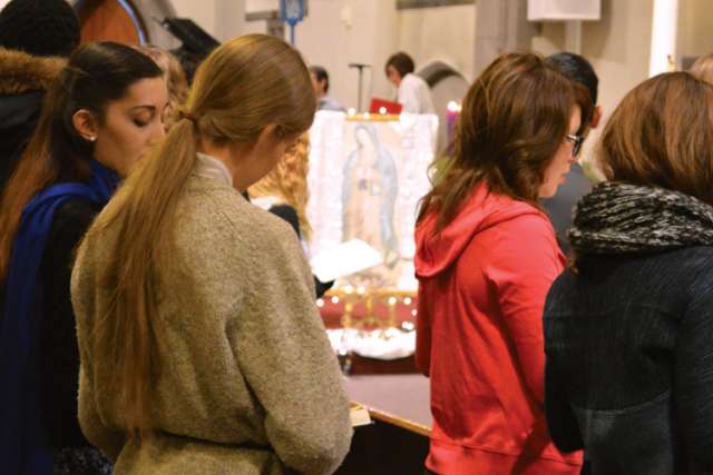 College students flock to university campus for faith
