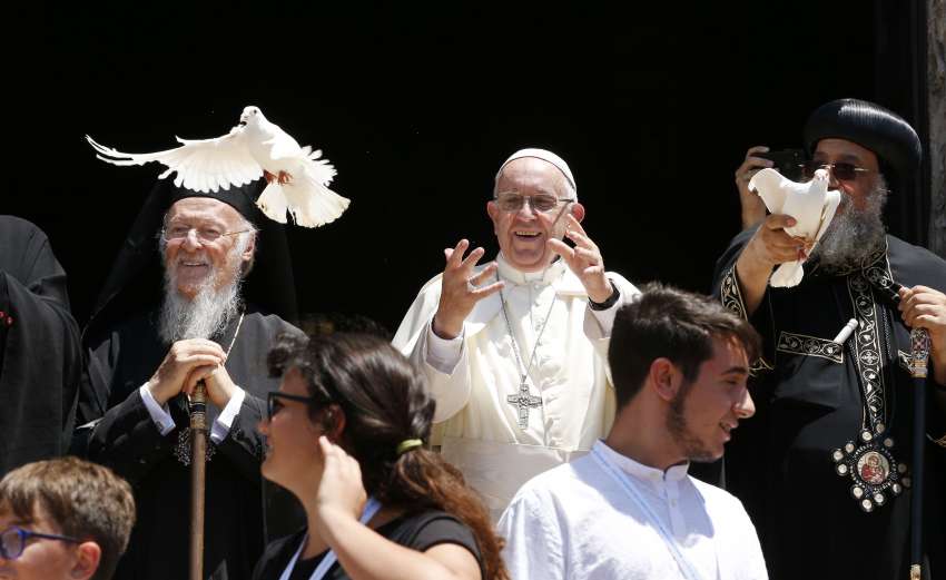Learn from the past to bring peaceful future to Middle East, pope says