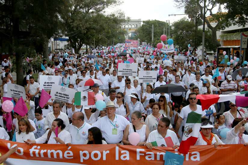 Mexican proposals on same-sex marriage unite many Catholics, evangelicals