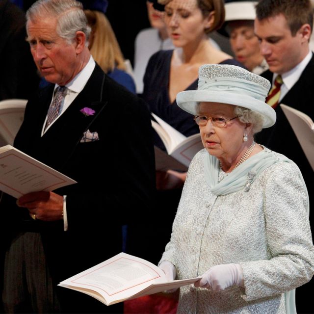 Pope congratulates Britain's Queen Elizabeth on diamond jubilee 