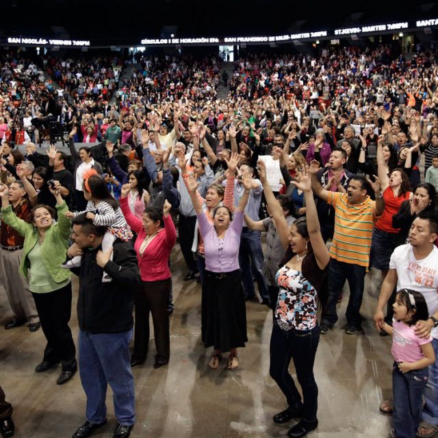 Pope Francis discovers charismatic movement a gift to the whole church 