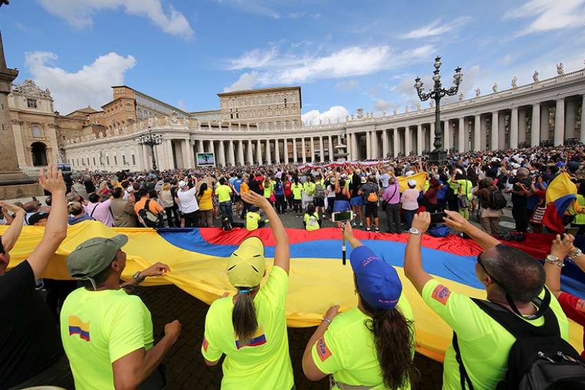 Pope praises Rome's first interreligious half-marathon