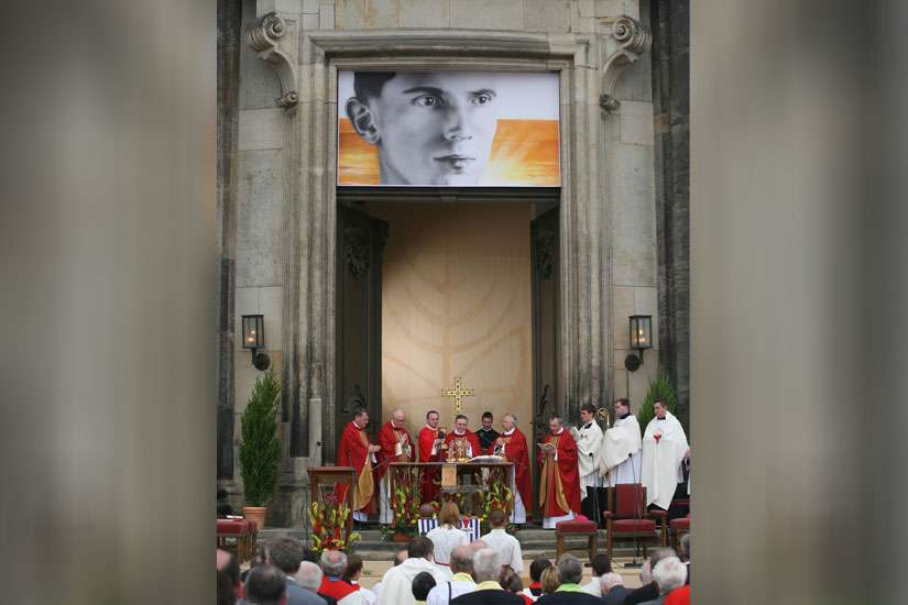 Polish church recalls clergy martyrs 70 years after Dachau liberation