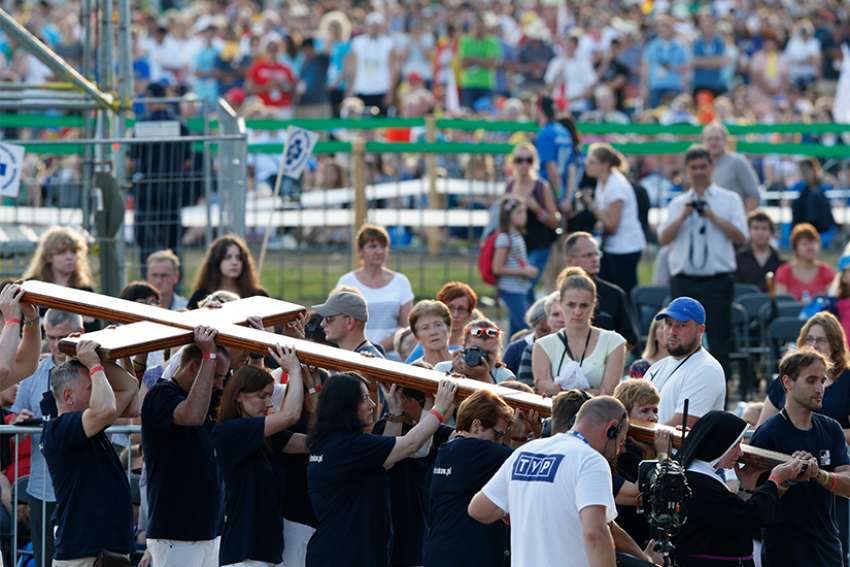 Pope asks that young people write meditations for Way of the Cross