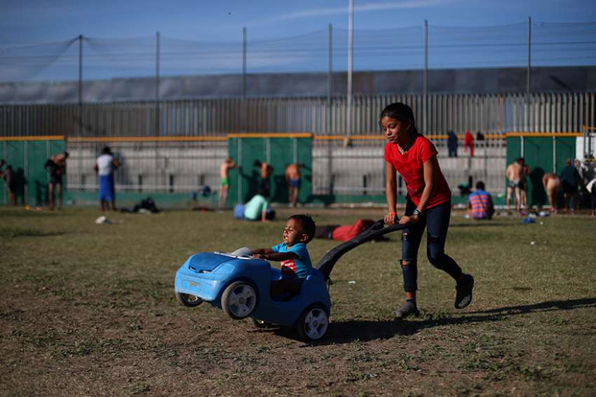 Central American caravan migrants receive a rough reception at Mexico border