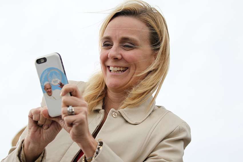 Pope’s app 'Click to Pray' connects Catholics to mobile prayer network