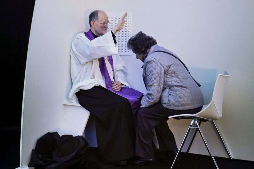 For Year of Mercy, Pope asks priests to forgive abortion