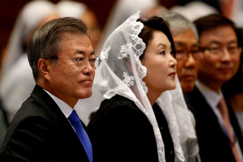 South Korea leader meets Pope, extends invite to visit North Korea