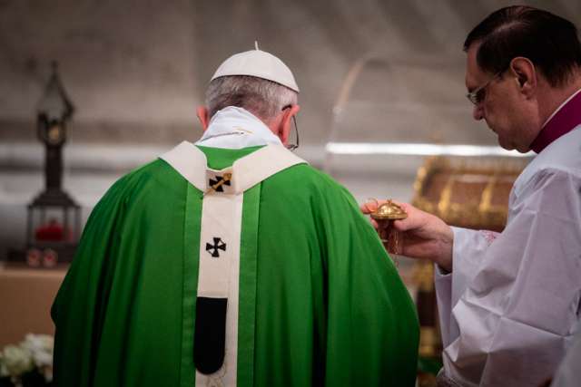 Blessed married couples, St. Therese of Lisieux, highlighted at synod