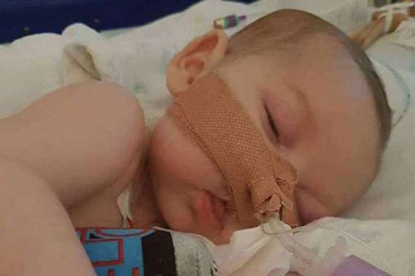Court to decide if Charlie Gard's parents can take him home