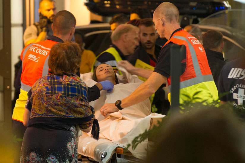 Pope offers to help, meet families following massacre in Nice